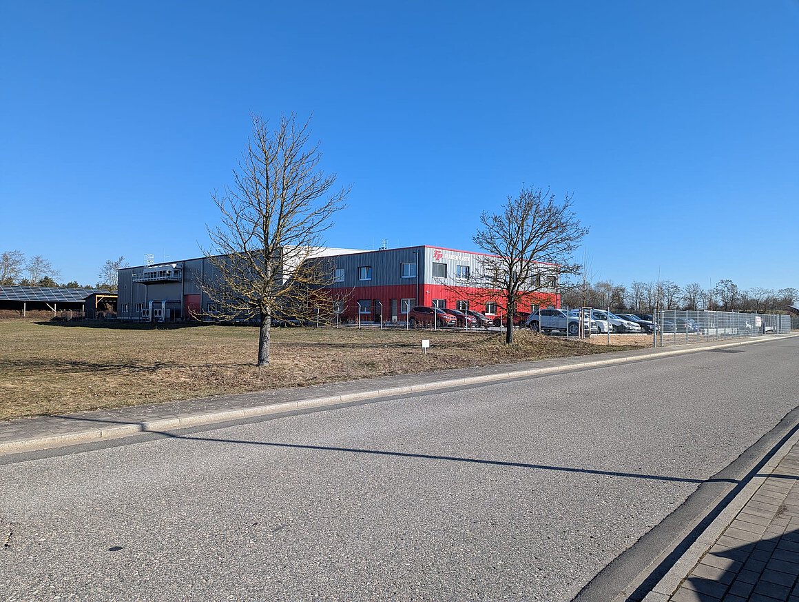 Firmengebäude Franken Plastik Ansicht Sued